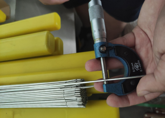 Bon prix Fil métallique à souder en nickel ERNiCrMo-4 résistant à la corrosion, certifié ISO 9001, point de fusion 1250°C, pour le soudage de l'alliage C276 en ligne